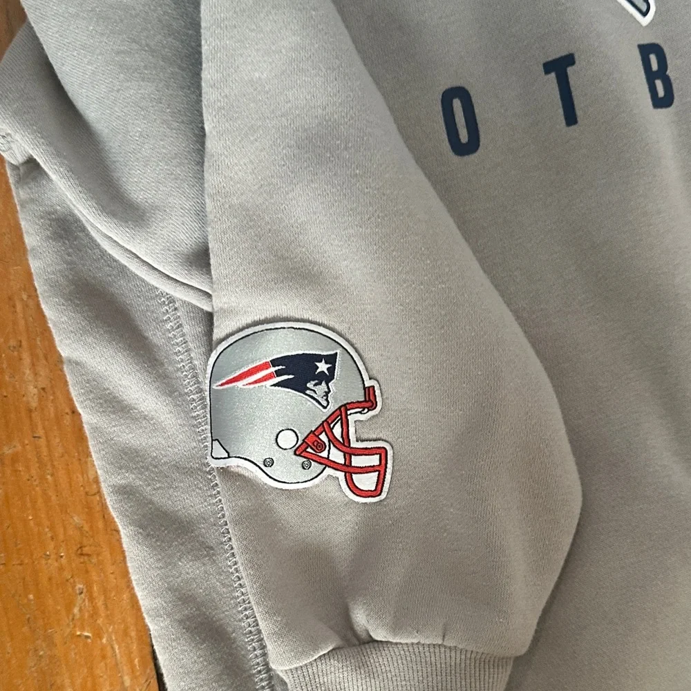 Gray Patriots Hoodie - Picture 3 of 4